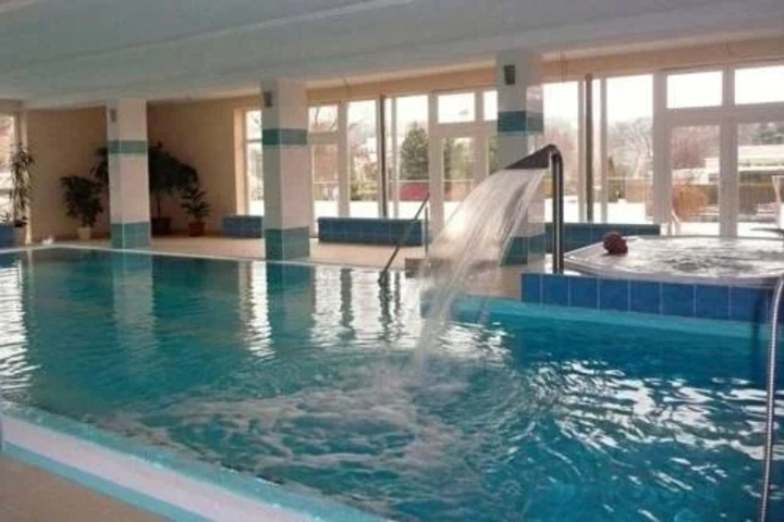 Pool 9 of 18