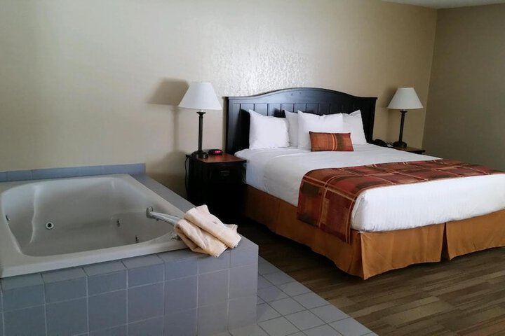 1 King Bed (2 of 4)