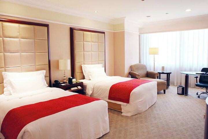 Room 3 of 6