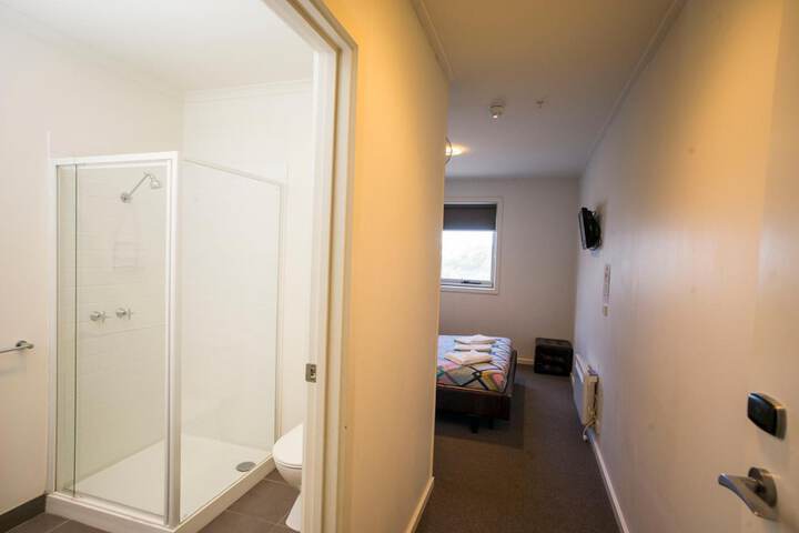 Room 32 of 71
