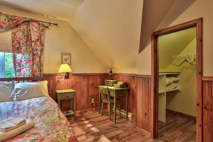 Room 5 of 14