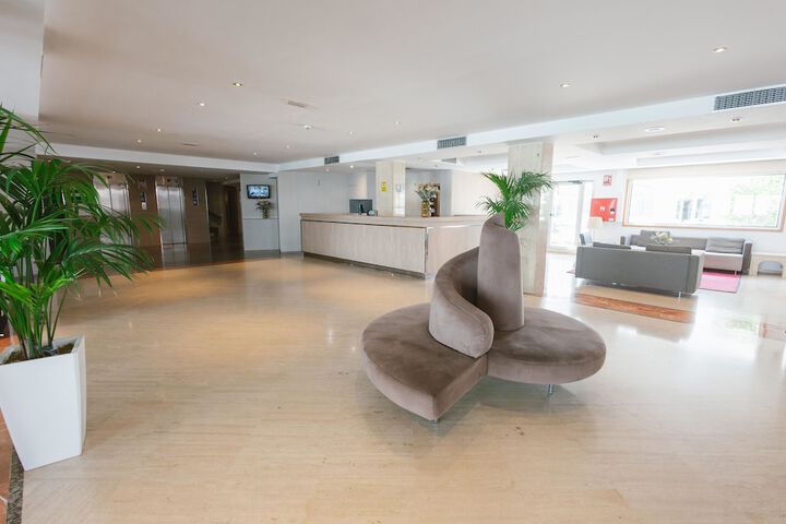 Entrance & Lobby