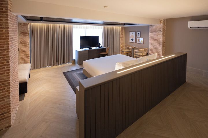 Room 32 of 71