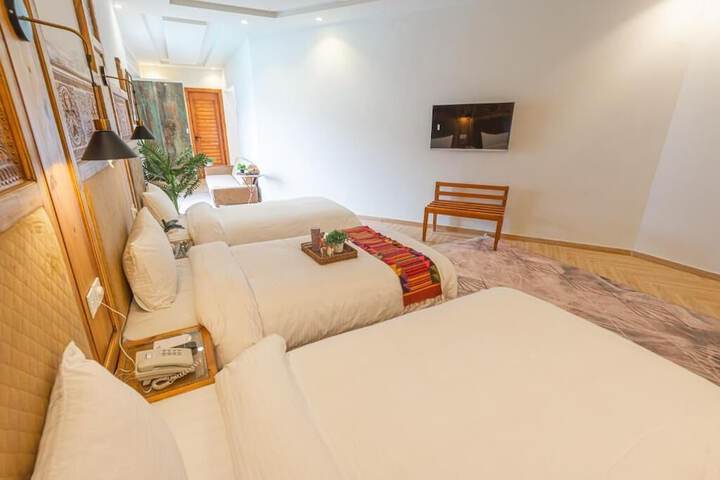 Room 15 of 33