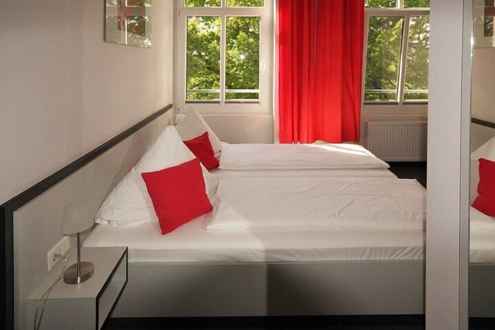 Room 14 of 37