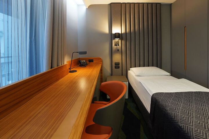 Room 18 of 78