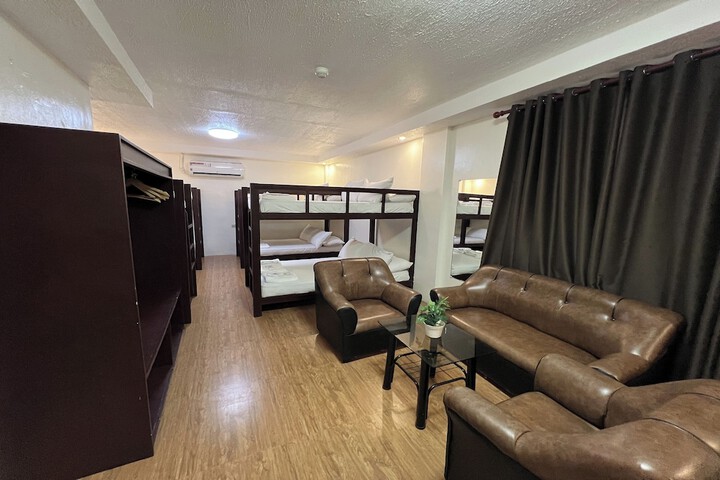 Room 7 of 89