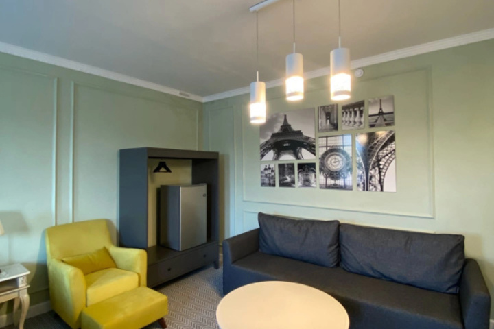 Room 3 of 6