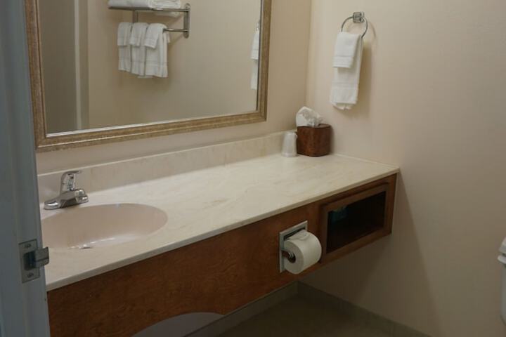 1 Bedroom Suite Queen Bed (2 of 26)