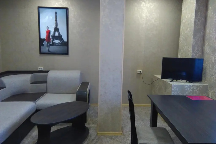 Room 7 of 16