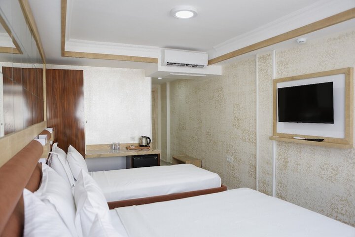 Room 16 of 33