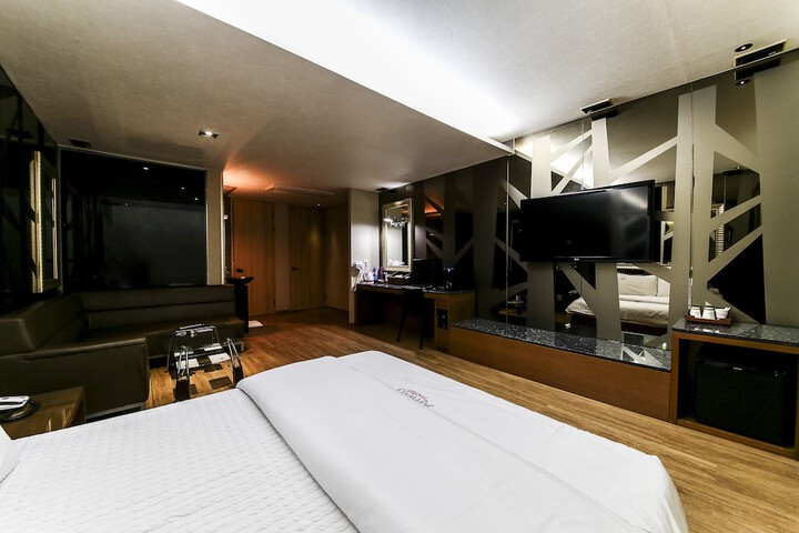 Room 25 of 95