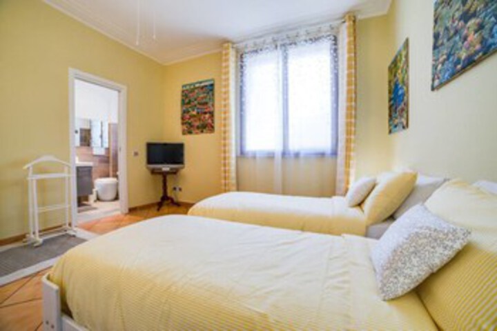 Room 17 of 34