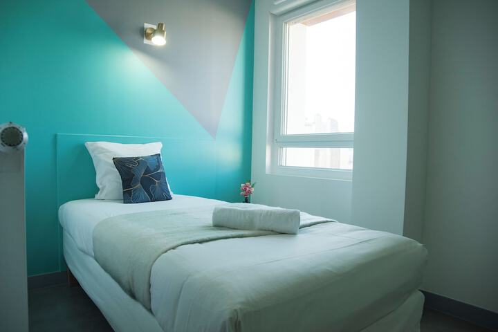 Room 12 of 25