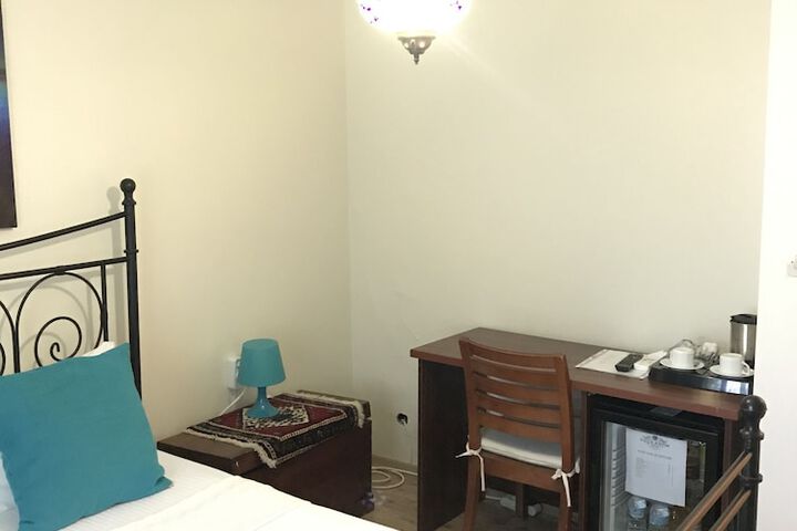 Room 14 of 90