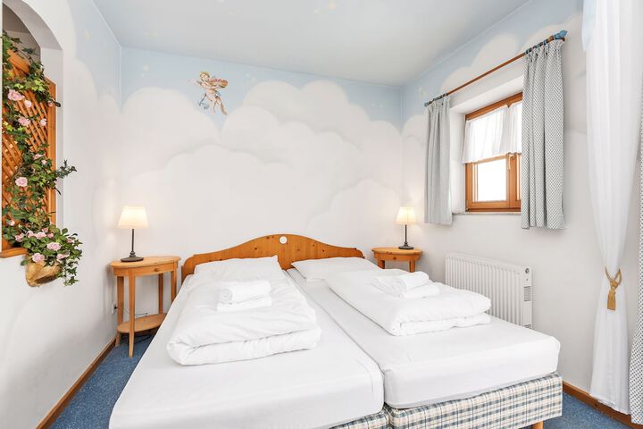 Room 9 of 50