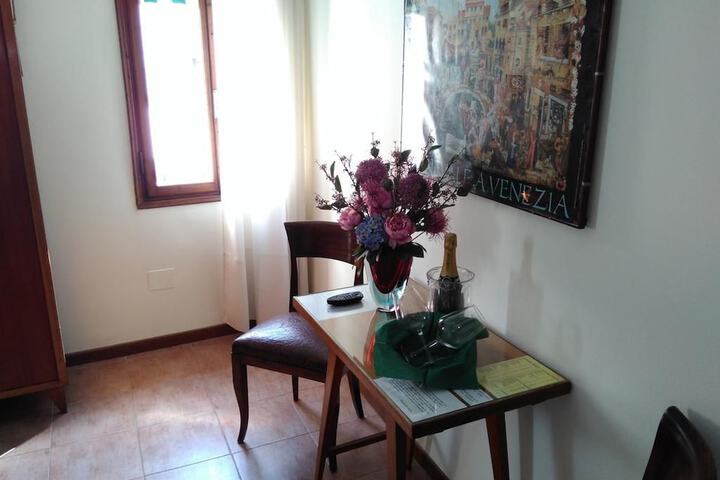 Room amenity