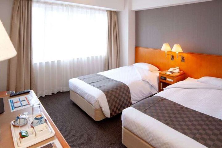 Room 16 of 39