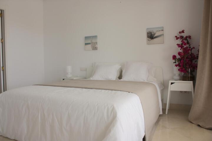 Room 4 of 5