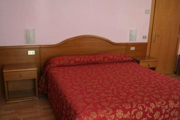 Room 5 of 18