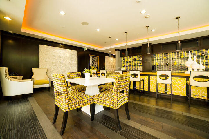 Lounge 21 of 31
