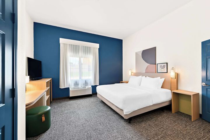 1 King Bed Accessible (6 of 20)