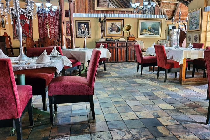 Dining 8 of 15