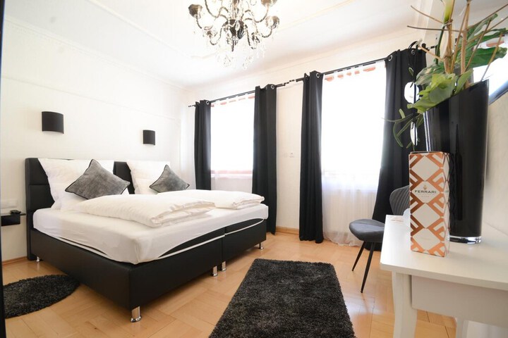 Room 16 of 38