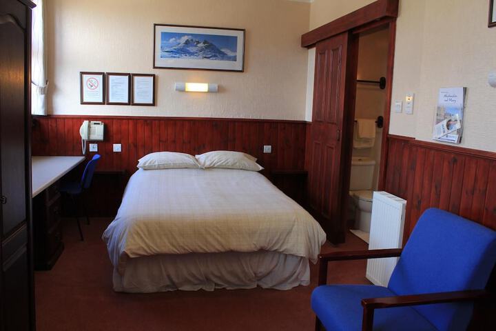 Room 8 of 31
