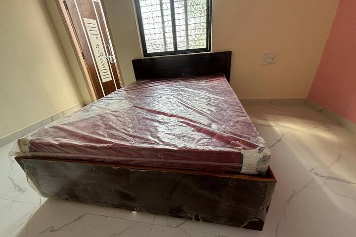 Room 9 of 28
