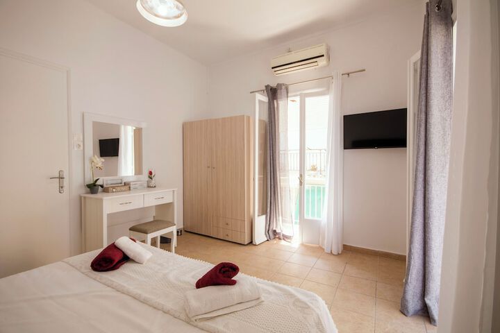 Room 2 of 28