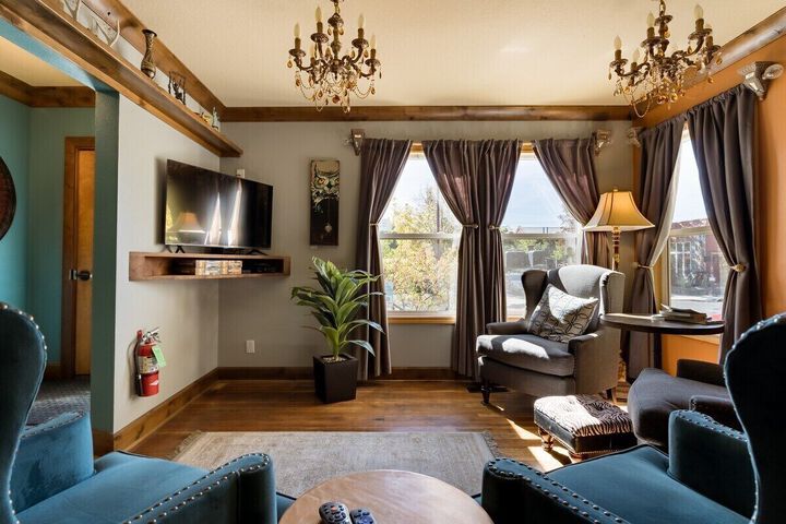 Lounge 19 of 60