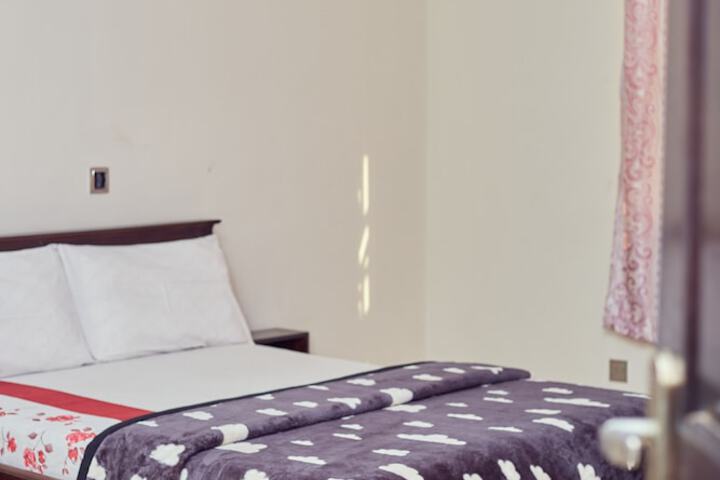 Room 2 of 47