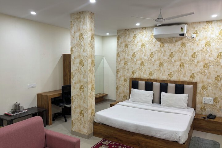 Room 7 of 32