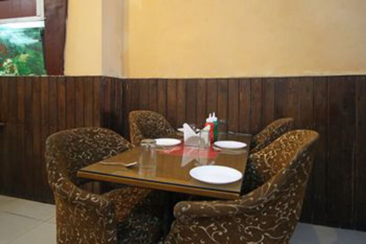 Dining 19 of 20