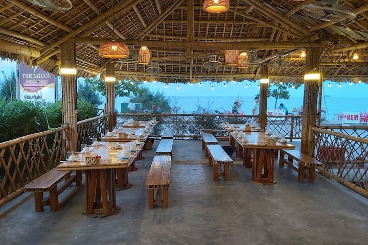Dining 9 of 21