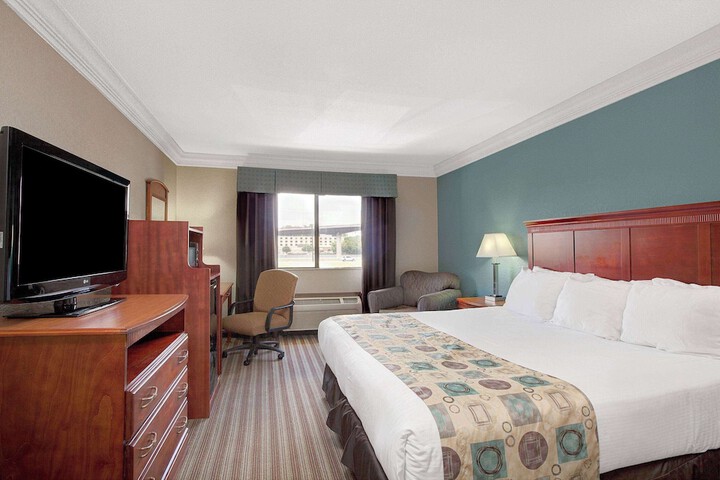 Room 10 of 30