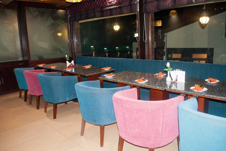 Lounge 26 of 39