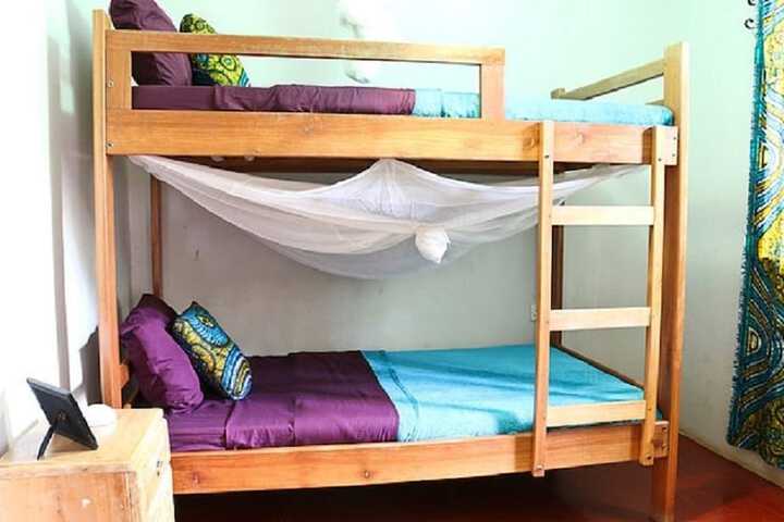 Room 6 of 9