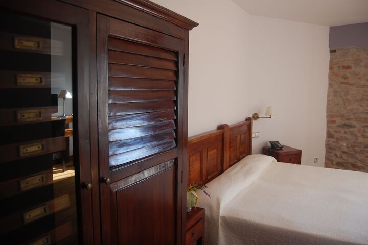 Room 6 of 53