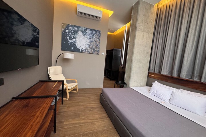 Room 13 of 23