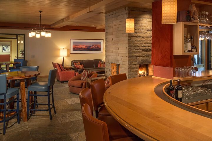 Lounge 60 of 65