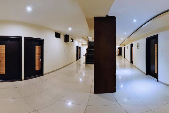 Ballroom/Hall 27 of 30
