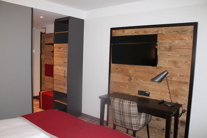 Room 5 of 42