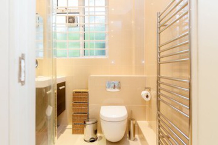 Room 2 of 23