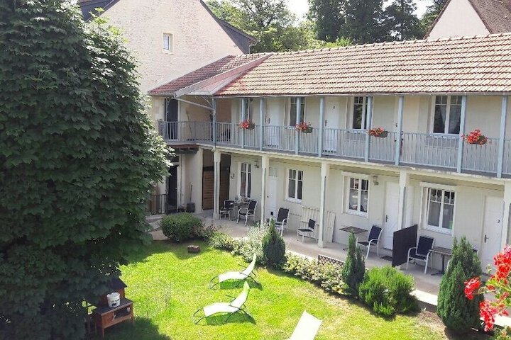 Hotel Exterior 15 of 16