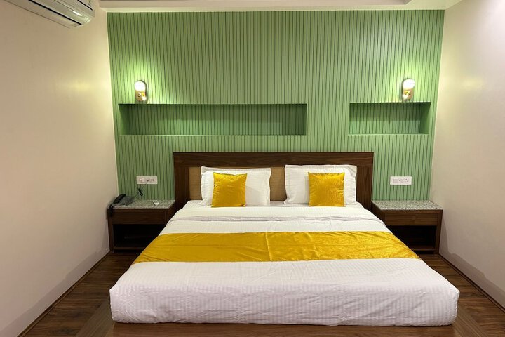 Room 15 of 38