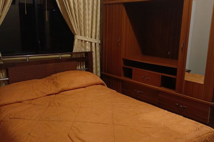Room 27 of 34