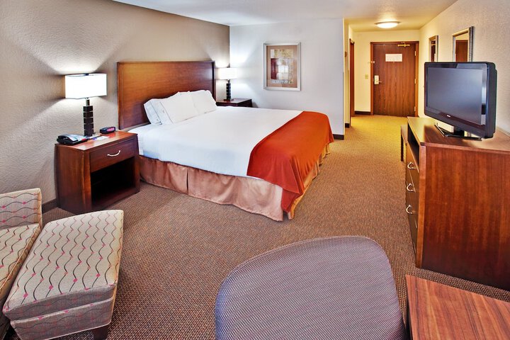 1 King Bed (13 of 15)