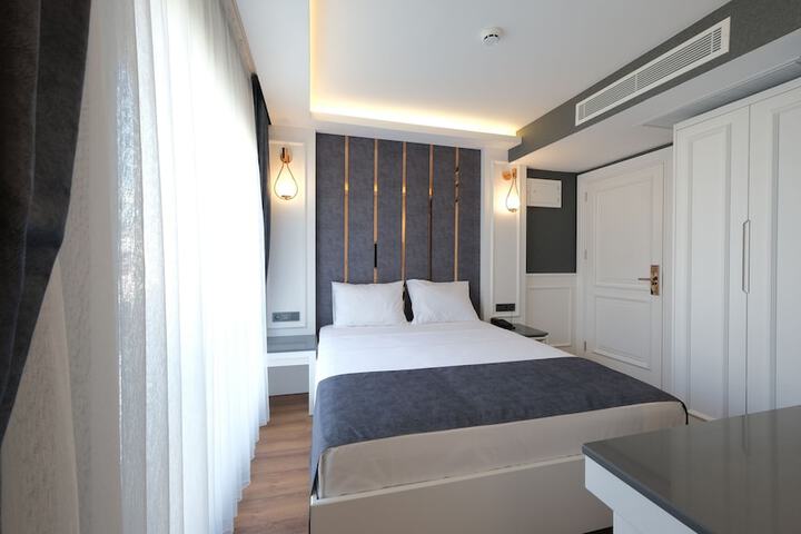 Room 6 of 68